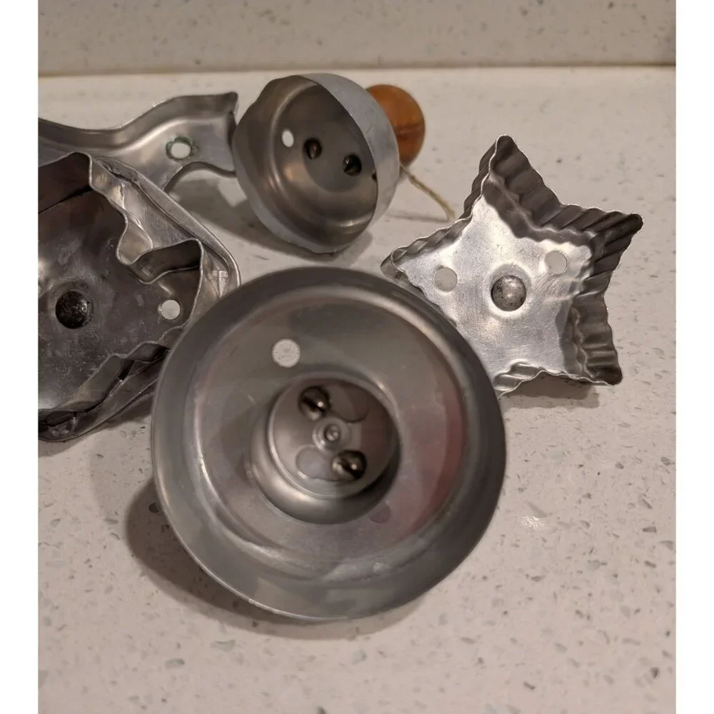 Vintage Aluminum Cookie Cutter Set of 7 with wooden Handles - Picture 4 of 13